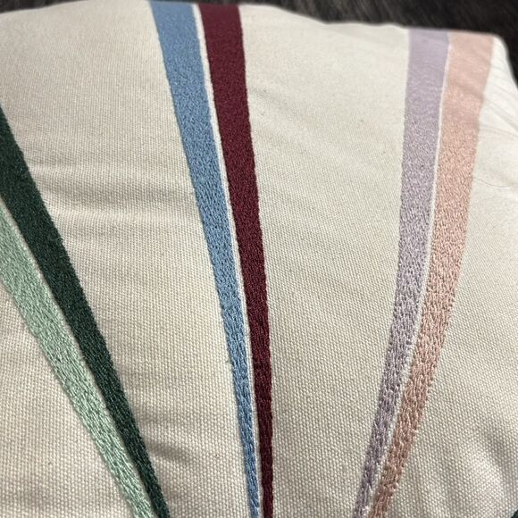 Target accent pillow - Picture 3 of 4